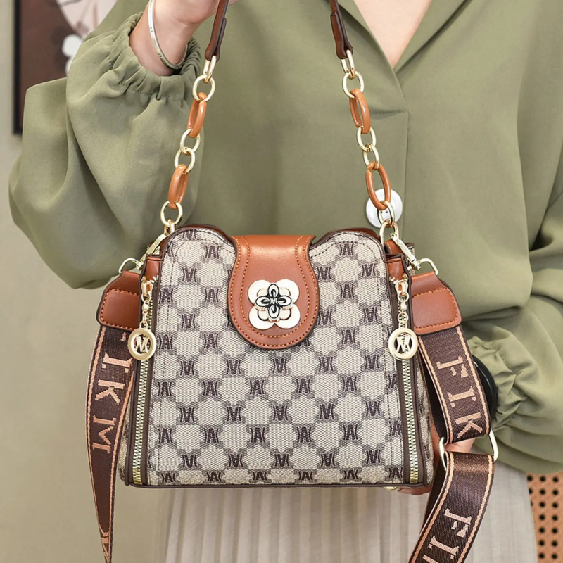 Tas selempang bermotif huruf v - Women'S Crossbody Bags ulasan dan harga
